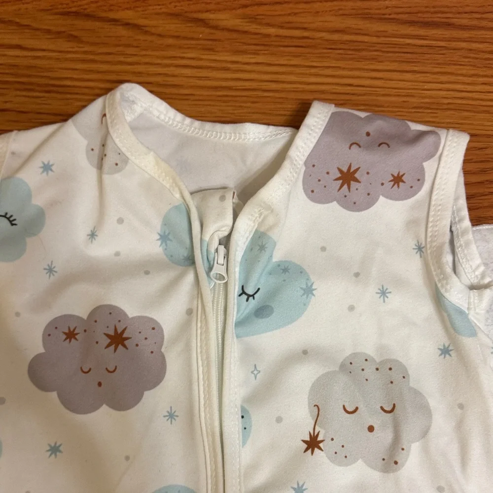 ⚠️ 2 Swaddle Blankets with Cloud and Star Patterns⚠️